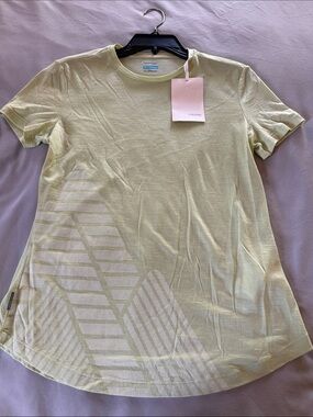 Icebreaker Women Short Sleeve Crew Tee in Light Green/Yellow with Subtle Graphic